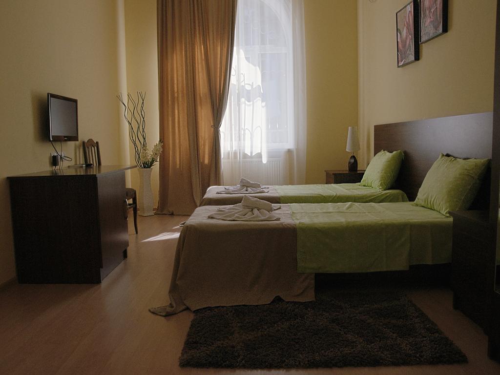 Hotel Tbilisi Garden الغرفة الصورة